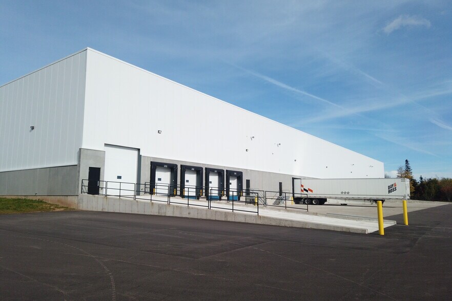 More Photos Of 1275 De L'aviation Av, Dieppe Industrial For Sale