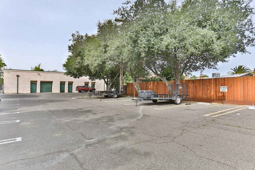 More Photos Of 209 Harding Blvd, Roseville Loft Creative Space For Lease