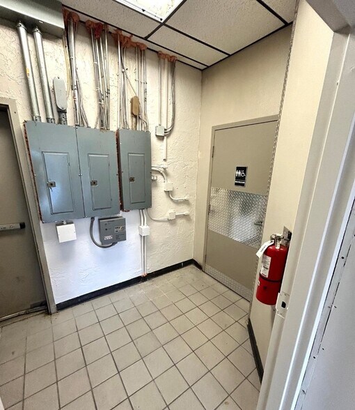More Photos Of 16177 Slater Rd, North Fort Myers General Retail For Sale