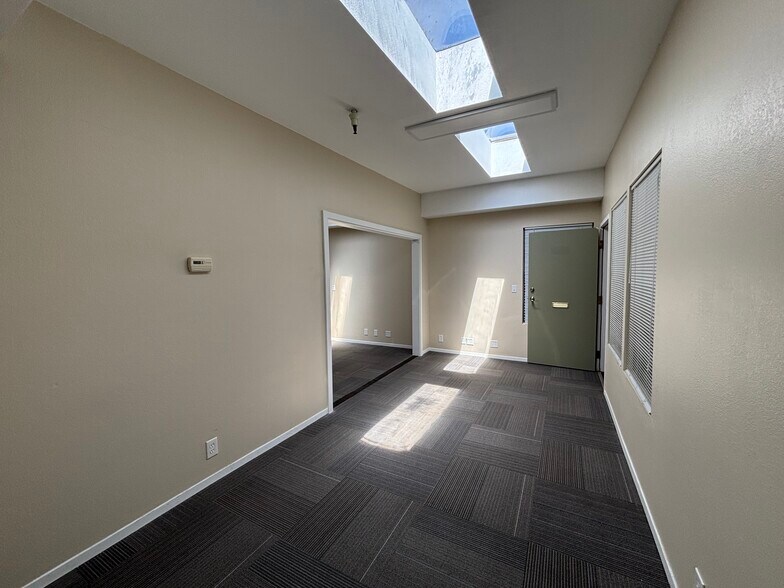 More Photos Of 1020-1040 Clinton St, Napa Office For Lease