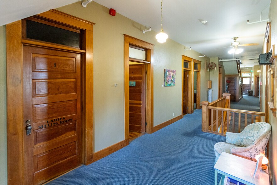 More Photos Of 40 SE Heimrich St, Dufur Hotel For Sale