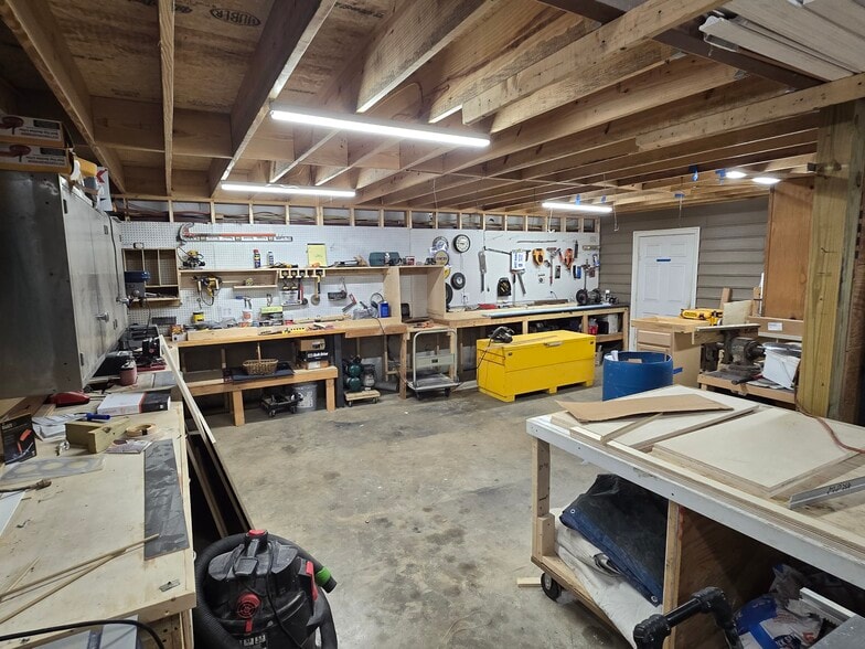 More Photos Of 670 Cambridge St, Fredericksburg Warehouse For Lease