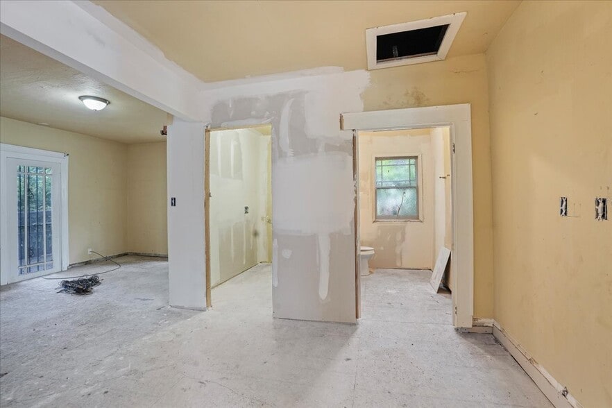 More Photos Of 2741 Church St, Atlanta Office Residential For Sale