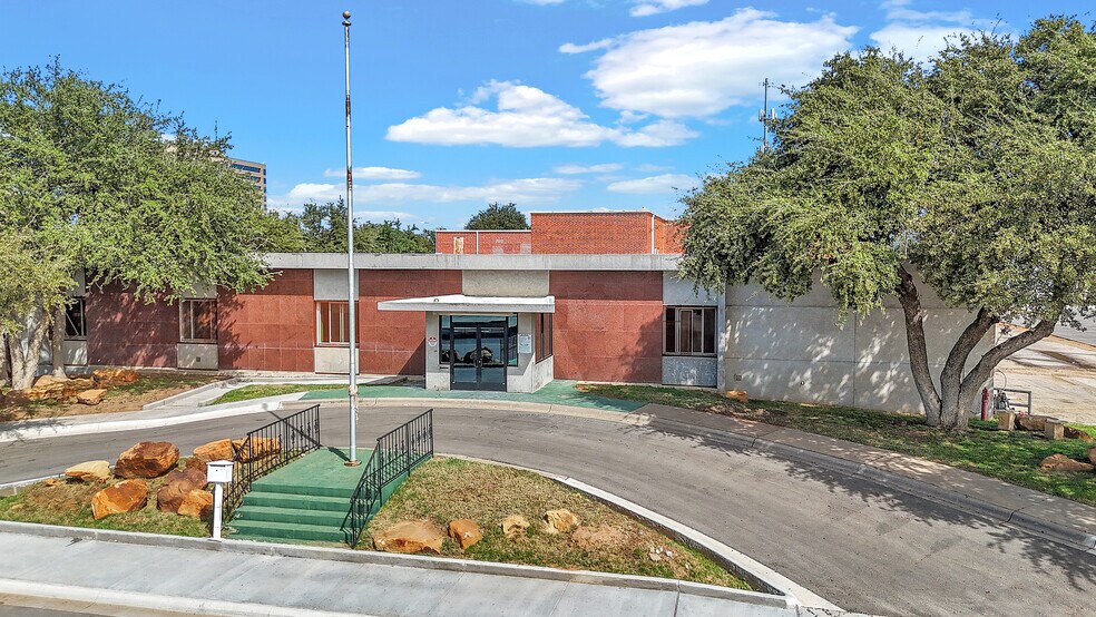 More Photos Of 201 E Illinois Ave, Midland Office For Sale