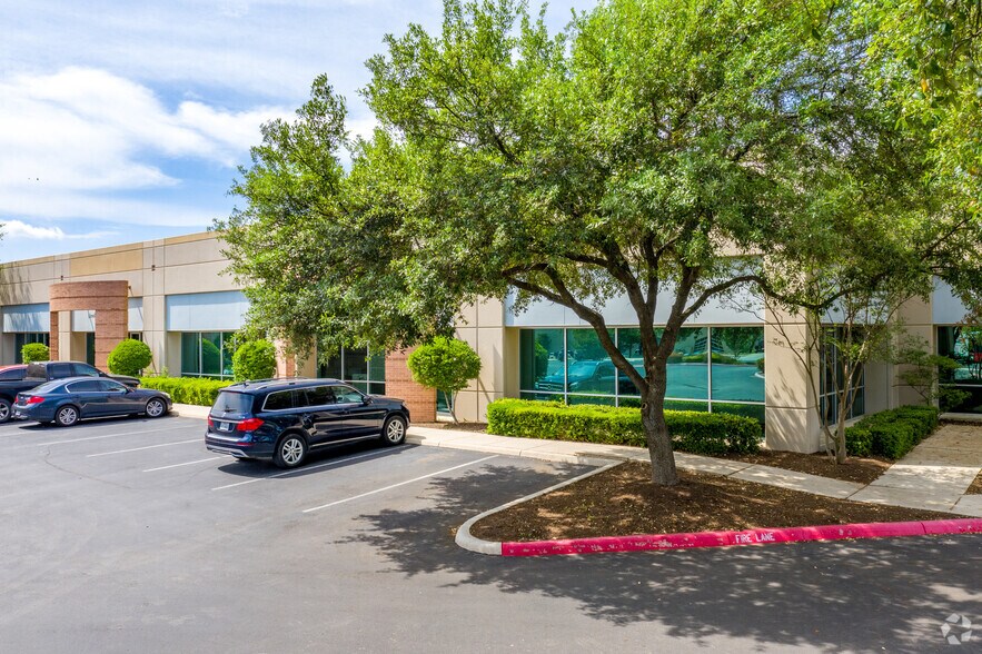 More Photos Of 814 Arion Pky, San Antonio Unknown For Lease