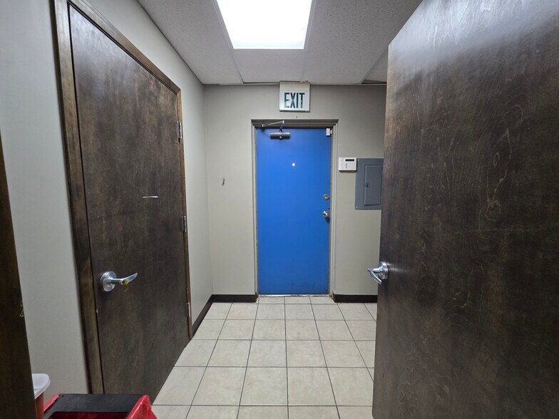More Photos Of 9721 Prairie Ave, Highland Medical For Sale