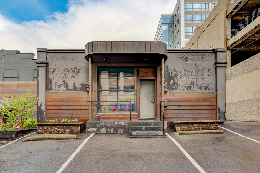 More Photos Of 114-116 17th Ave S, Nashville Office For Sale