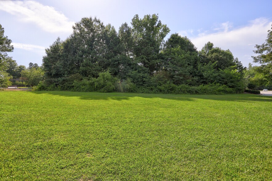 More Photos Of 500 W Lanier Ave, Fayetteville Land For Lease