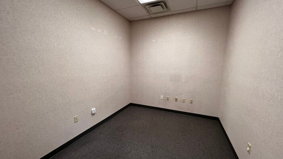 More Photos Of 2100 Ferry St, Easton Medical For Lease