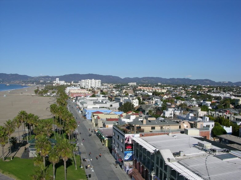 More Photos Of 8 Brooks Ave, Venice Apartments For Lease