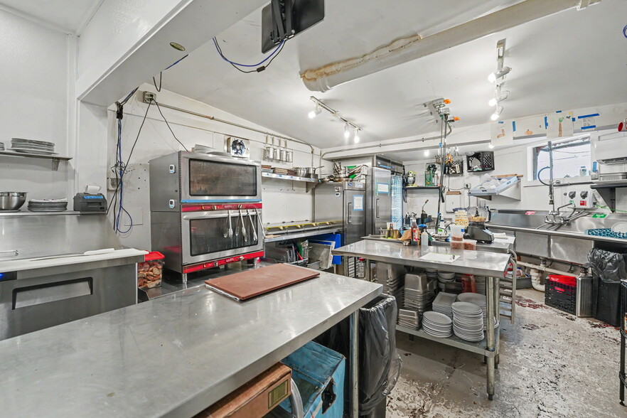 More Photos Of 2312 Abercorn St, Savannah Storefront Retail Residential For Sale