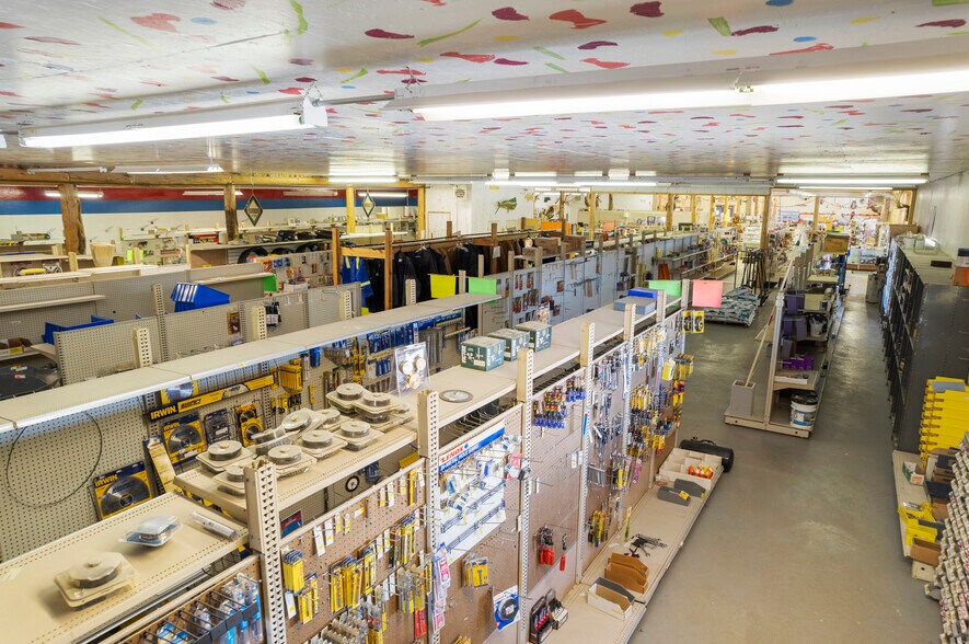 More Photos Of 10652 US Highway 189, Big Piney Freestanding For Sale