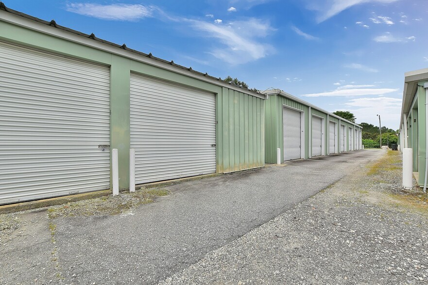 More Photos Of 33 Macon Dr, Cataula Showroom For Sale