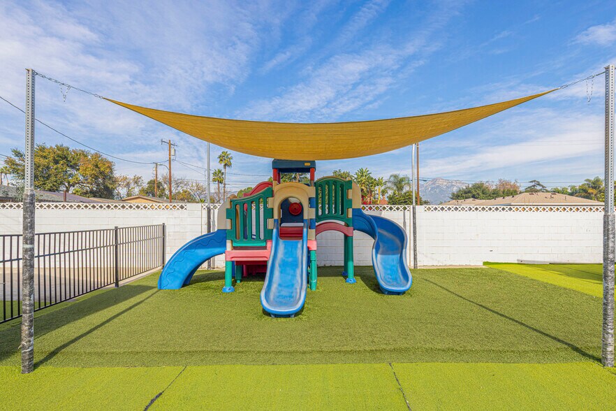 More Photos Of 328 W Phillips St, Ontario Schools For Sale