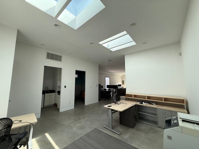 More Photos Of 2630-2634 La Cienega Ave, Los Angeles Loft Creative Space For Lease