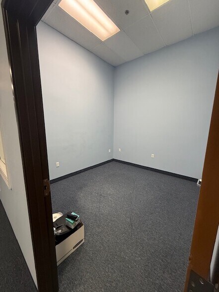 More Photos Of 4351-4355 24th Ave, Fort Gratiot Freestanding For Lease