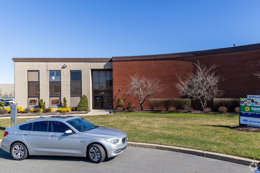 More Photos Of 300 McGaw Dr, Edison Warehouse For Sale