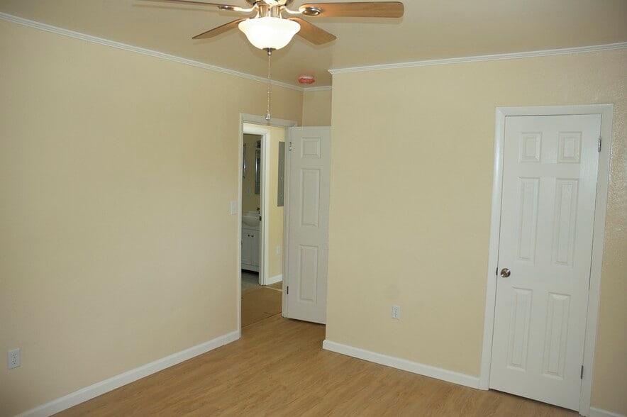 More Photos Of 559 Pulaski St, Athens Specialty For Sale