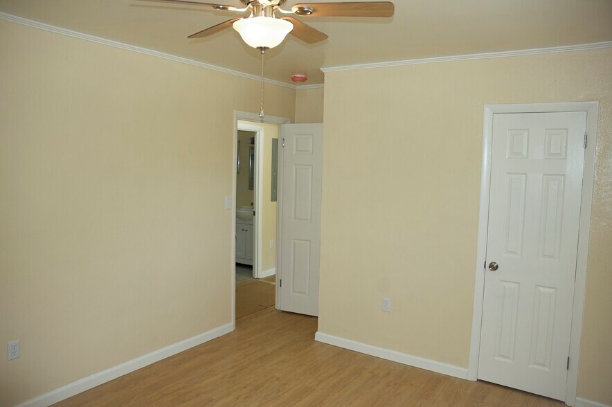 More Photos Of 559 Pulaski St, Athens Specialty For Sale