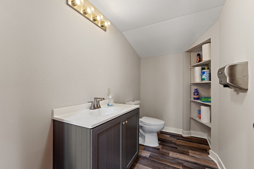 More Photos Of 755 Chicago St, Valparaiso General Retail For Sale