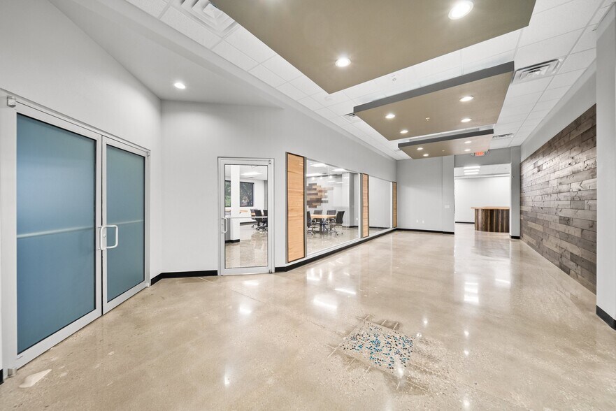 More Photos Of 210 SE 34th St, Bentonville Office For Sale