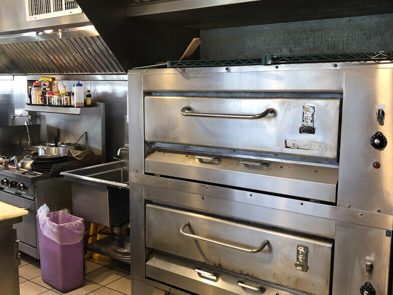 More Photos Of 452 E Cumberland St, Lebanon Freestanding For Lease