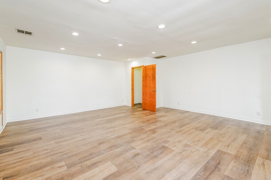 More Photos Of 337-3 Washington Blvd, Venice Storefront Retail Office For Lease