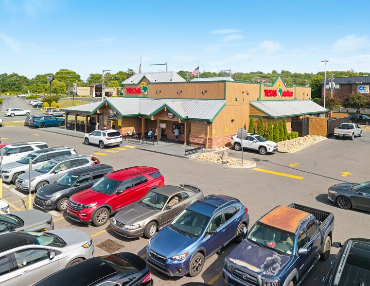 More Photos Of 2005 N Roan St, Johnson City Restaurant For Sale
