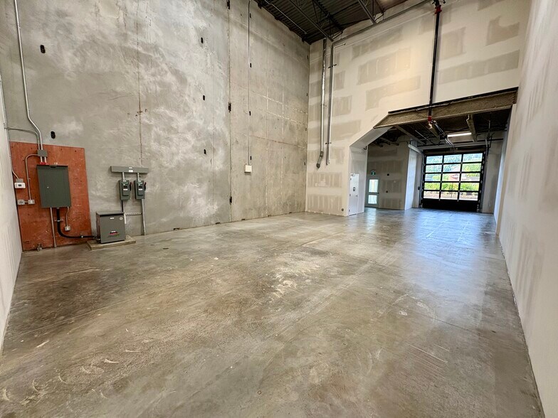 More Photos Of 2660 Barnet Hwy, Coquitlam Warehouse For Sale