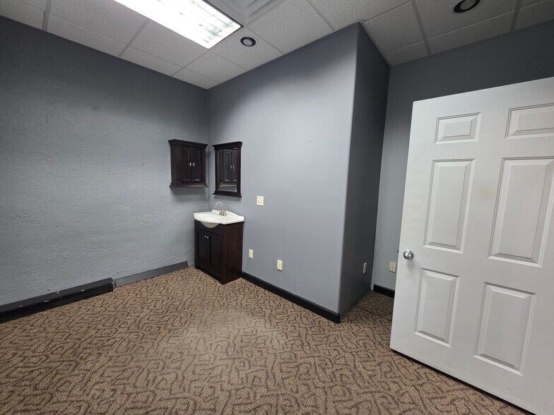 More Photos Of 205 Main St S, Minot Storefront Retail Office For Lease