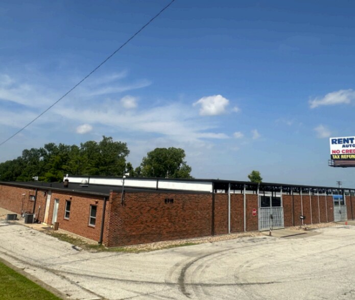 Primary Photo Of 2715 Veterans Memorial Pky, Saint Charles Warehouse For Sale