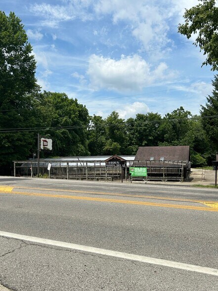 More Photos Of 1810 Columbus Rd, Granville Garden Center For Lease