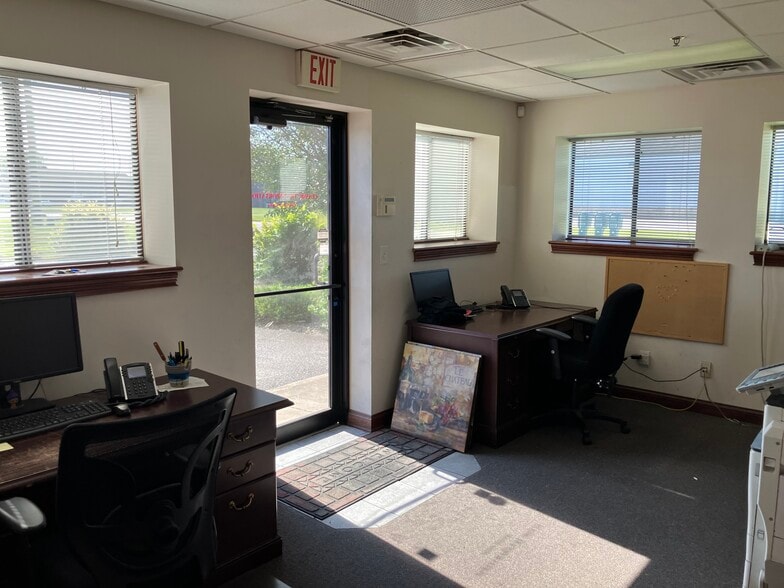 More Photos Of 770 Andico Rd, Plainfield Warehouse For Lease