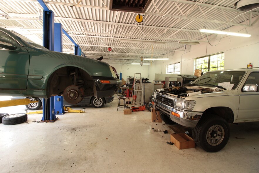 More Photos Of 934 Metropolitan Pky, Atlanta Auto Repair For Sale