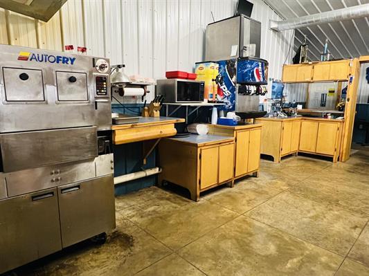 More Photos Of 131 S Thorp St, Marion Sports And Entertainment For Sale