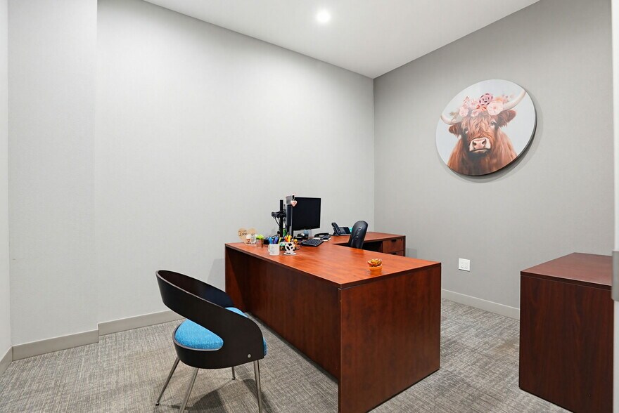 More Photos Of 11550 N North Loop Rd, San Antonio Warehouse For Sale