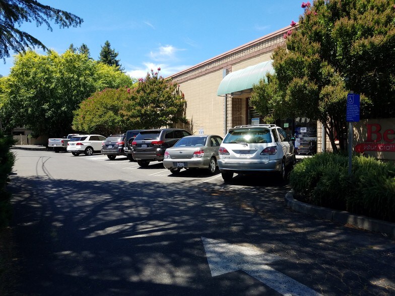 More Photos Of 728 S State St, Ukiah Freestanding For Lease