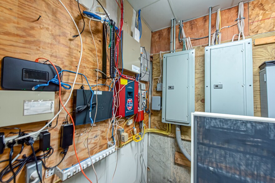 More Photos Of 63 Eastport Manor Rd, Eastport Office For Sale