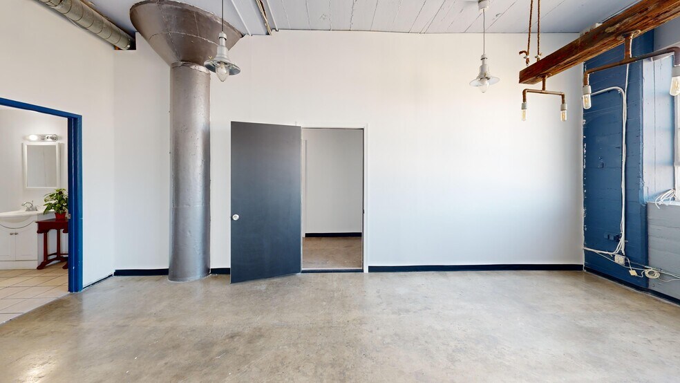 More Photos Of 530 E 8th St, Los Angeles Showroom For Lease