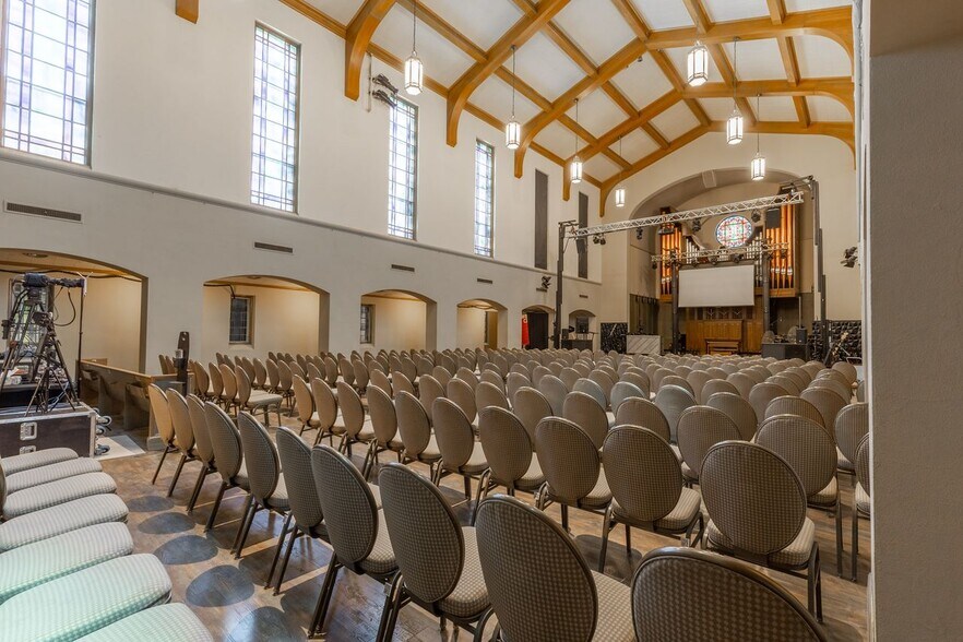More Photos Of 1500 14th St, Lubbock Religious Facility For Sale