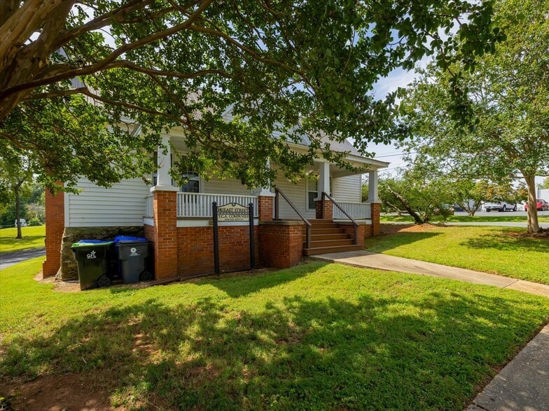 More Photos Of 140 East St, Pittsboro Office Residential For Sale