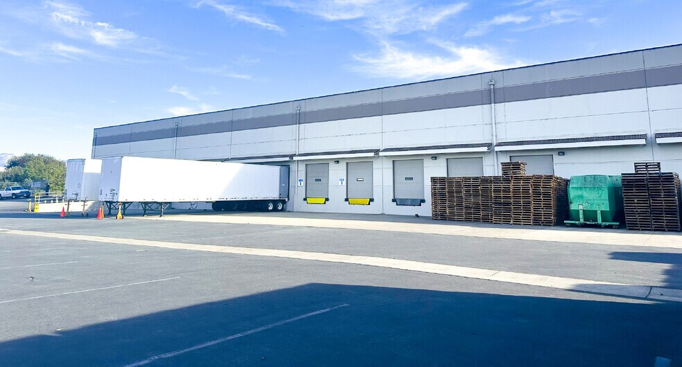 More Photos Of 2451 Bert Dr, Hollister Distribution For Lease