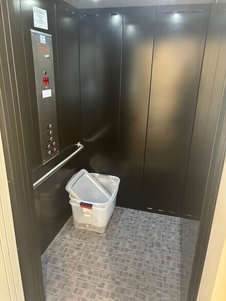 More Photos Of 97 Main St, Belfast Office For Sale