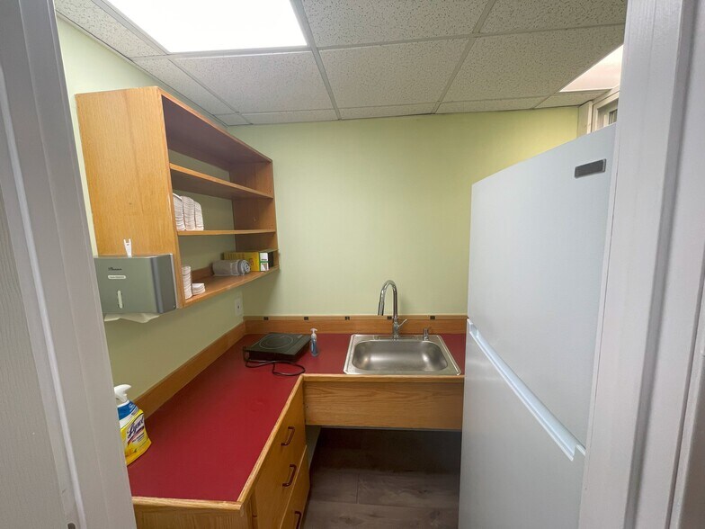 More Photos Of 514 South St, Bow Medical For Lease