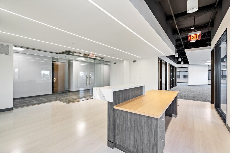 More Photos Of 3020 E Camelback Rd, Phoenix Office For Lease