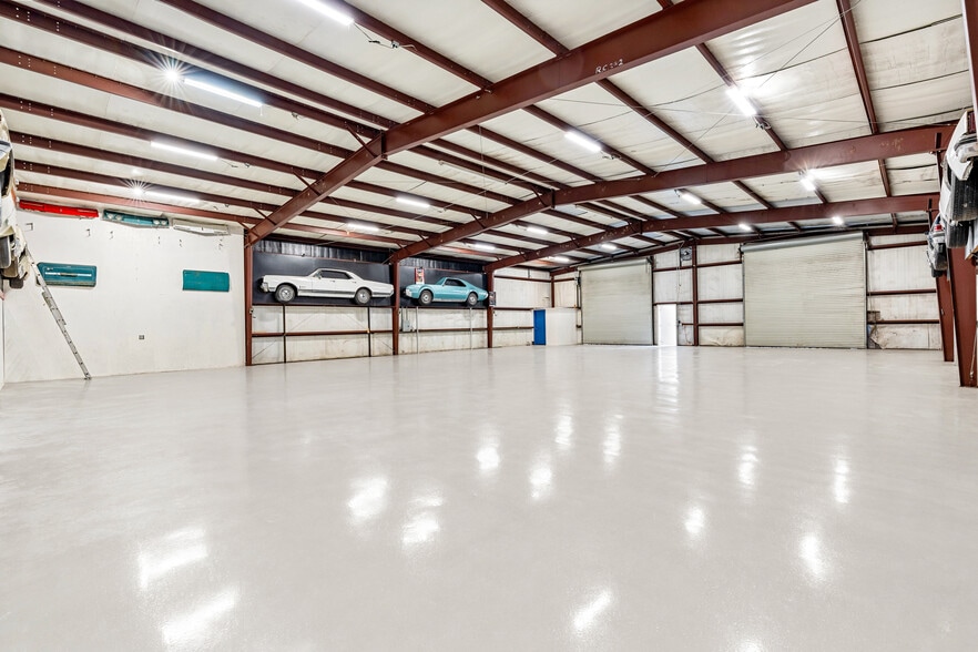 More Photos Of 27255 Hickory Hill Rd, Brooksville Specialty For Sale