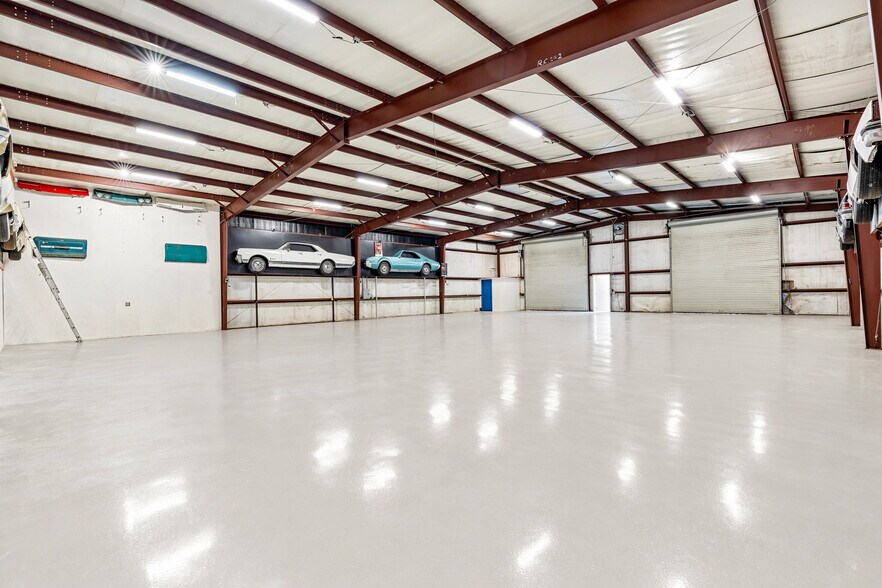 More Photos Of 27255 Hickory Hill Rd, Brooksville Specialty For Sale
