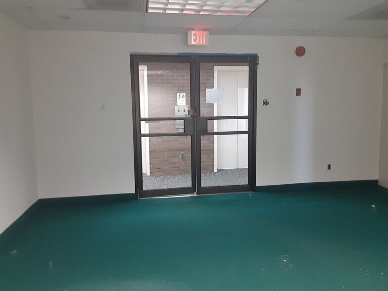 More Photos Of 6121 Lincolnia Rd, Alexandria Office For Lease