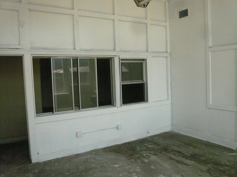 More Photos Of 2420-2422 S Michigan Ave, Chicago Office For Sale