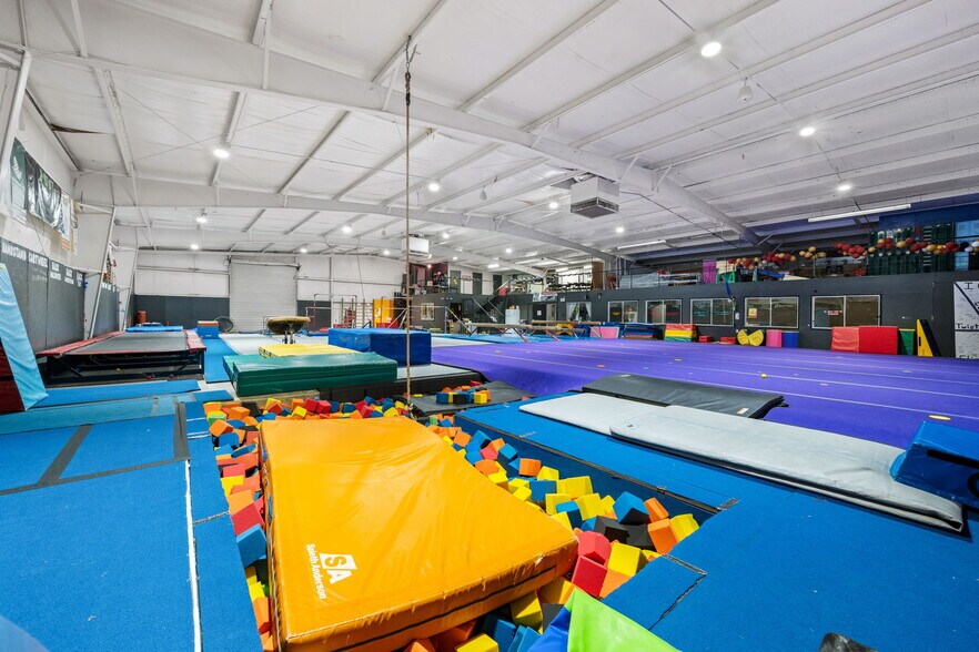 More Photos Of 115 N Willis Ave, Livingston Warehouse For Sale